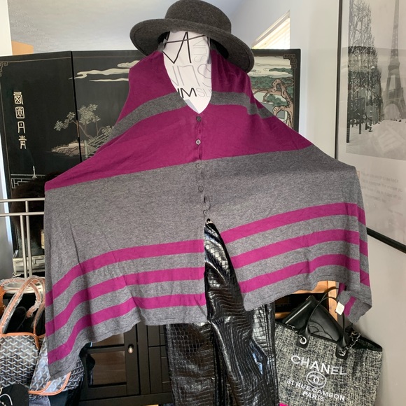 Cape - Picture 7 of 7